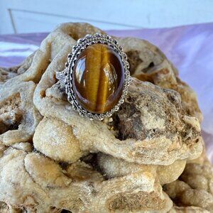 Vintage 800 Silver Tiger’s Eye Ring – Rope & Leaf Detail (Size 8)
